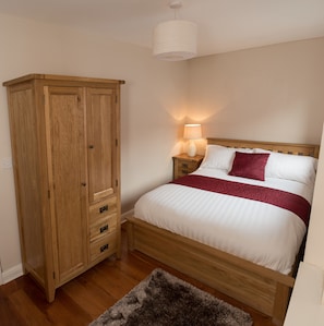 3 Schlafzimmer, Schreibtisch, schallisolierte Zimmer