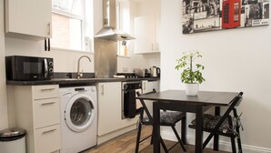 Apartment, 1 Bedroom | Private kitchen