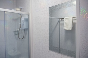 Apartment, 1 Bedroom | Bathroom | Shower, free toiletries, hair dryer, towels - Moseley Mews Village Suites - Yellow (Birmingham)
