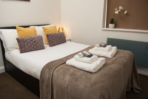 Apartment, 1 Bedroom | 1 bedroom, free cribs/infant beds, bed sheets