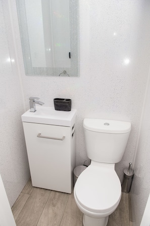 Apartment, 1 Bedroom | Bathroom