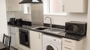 Apartment | In-room dining - Moseley Mews Village Suites - Green (Birmingham)