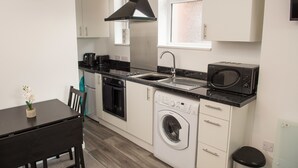 Apartment | Private kitchen - Moseley Mews Village Suites - Green (Birmingham)