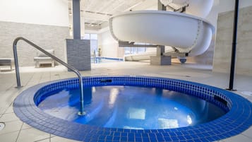 Indoor spa tub