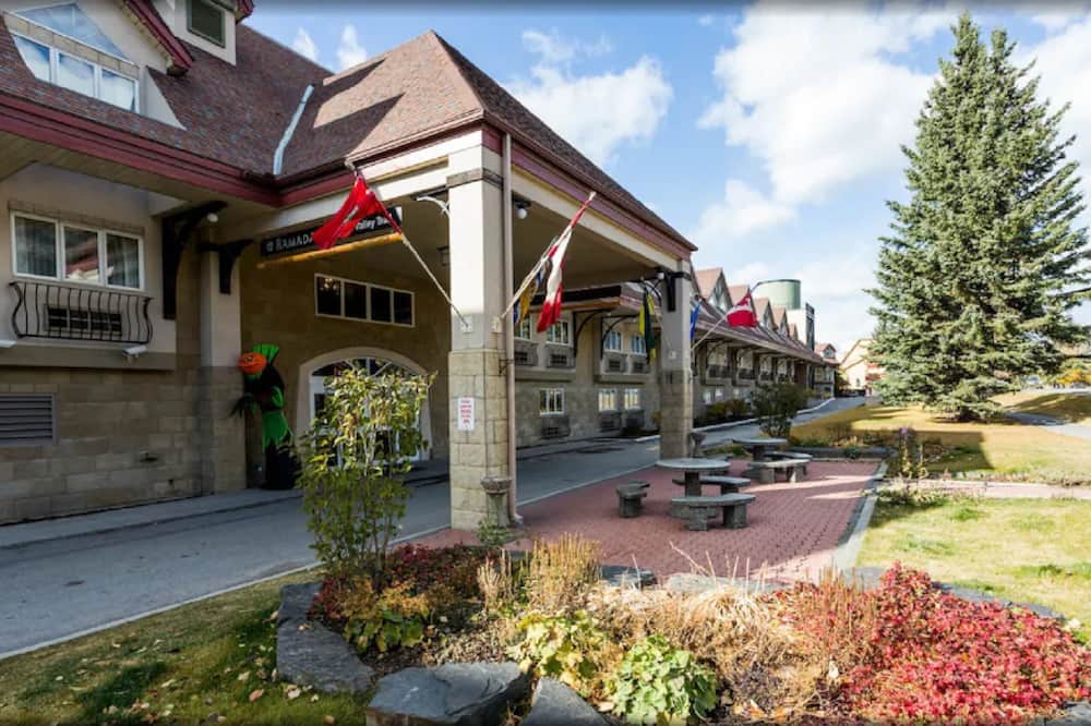 Canmore Inn & Suites