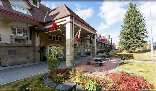 Canmore Inn & Suites