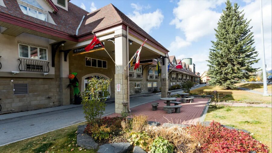 Canmore Inn & Suites