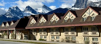 Canmore Inn & Suites