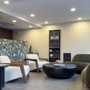 Canmore Inn & Suites