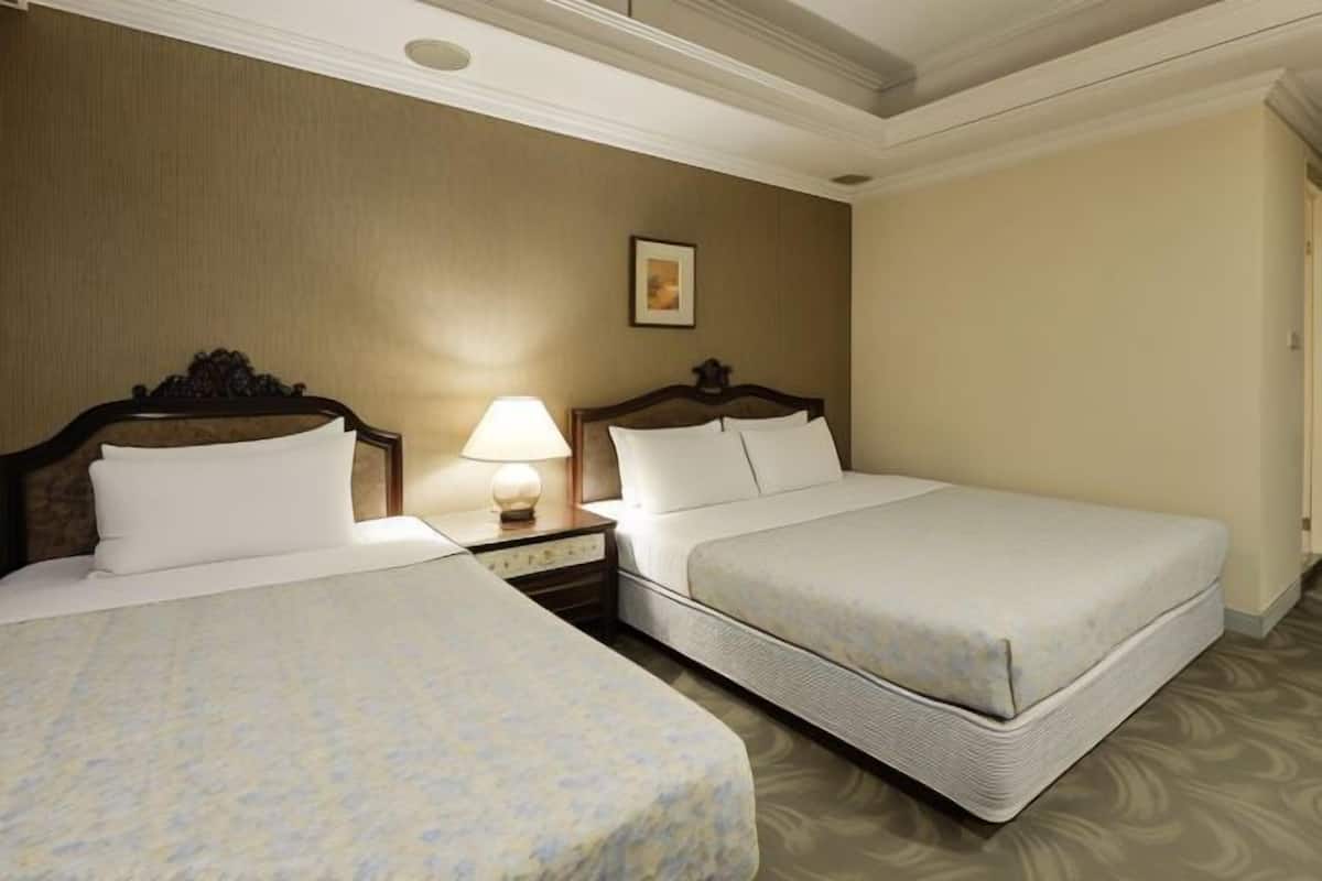 Premium bedding, desk, blackout drapes, soundproofing