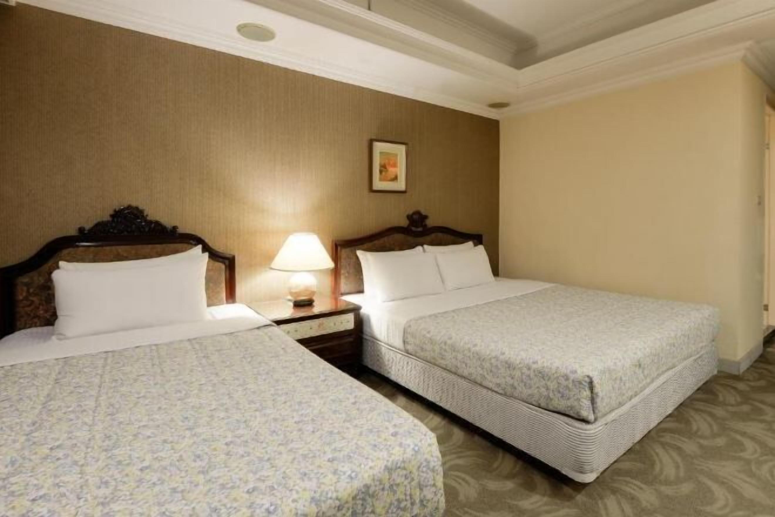 Premium bedding, desk, blackout drapes, soundproofing