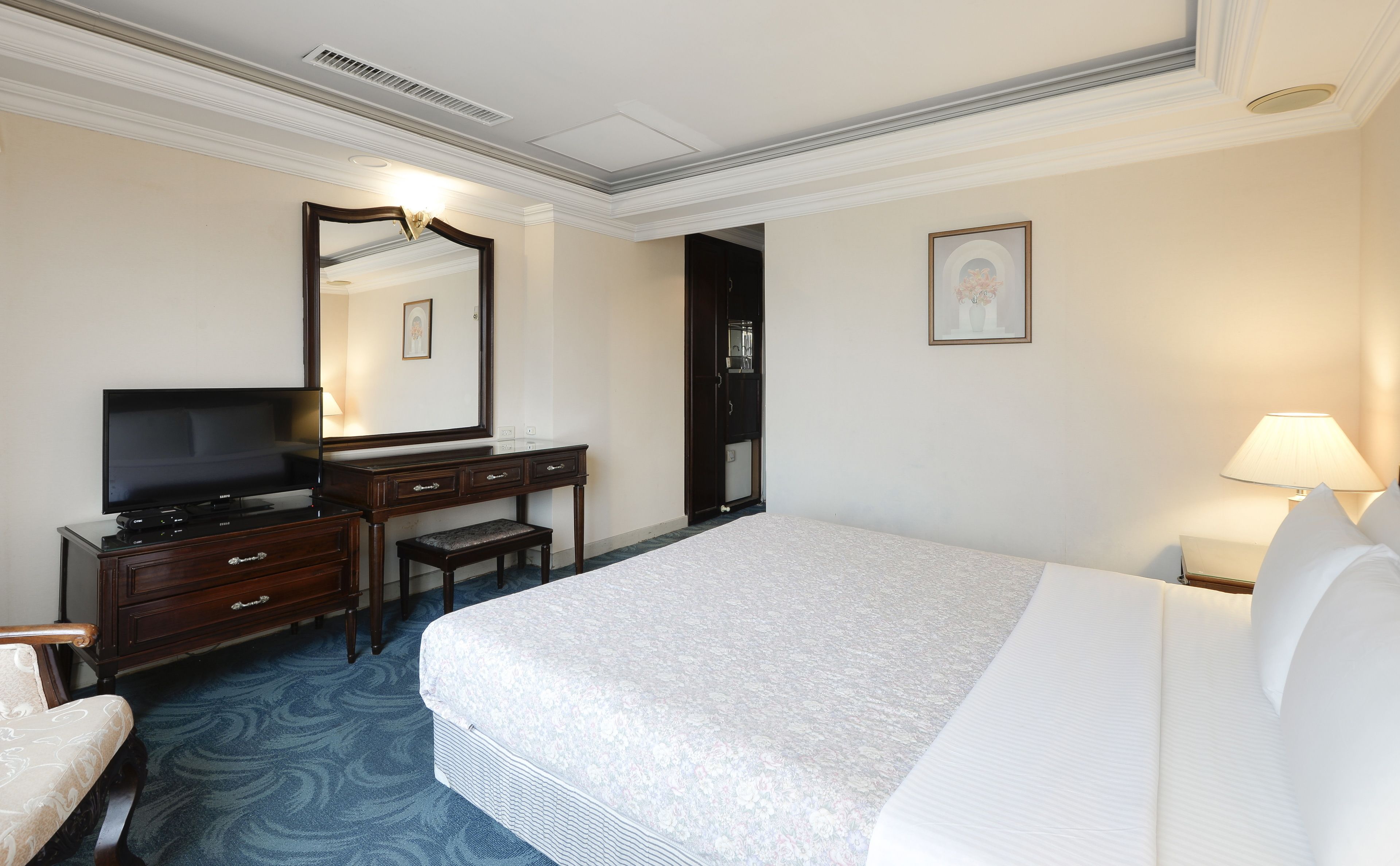 Photo - Forbes Hotel