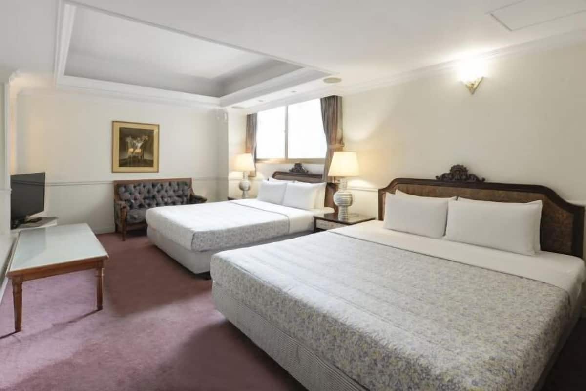 Premium bedding, desk, blackout drapes, soundproofing