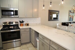 Townhome, 3 Bedrooms | Private kitchen