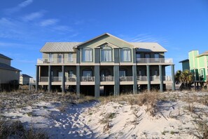 House, 6 Bedrooms | Exterior