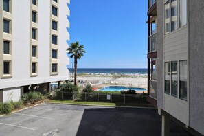 Condo, 2 Bedrooms | Property grounds