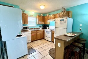 Condo, 2 Bedrooms | Private kitchen