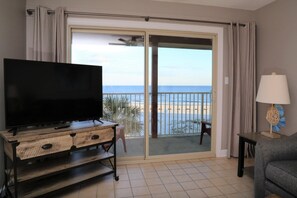 Condo, 2 Bedrooms | Living area