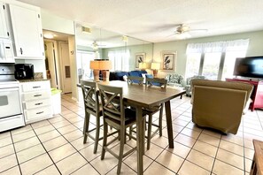 Condo, 2 habitaciones | Restaurantes