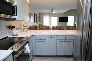Townhome, 3 Bedrooms | Private kitchen | Fridge, microwave, oven, dishwasher