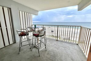 Condo, 2 Bedrooms | Property grounds