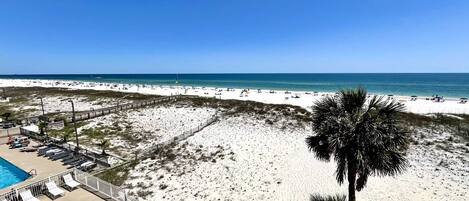 Condo, 2 Bedrooms | Pantai | Di pantai