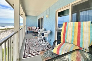 Condo, 2 Bedrooms | Property grounds