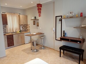 Comfort Studio, Beachfront | Living area - Maria Apartments (Corfu)