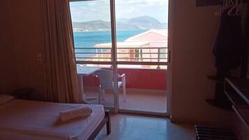 Estudio básico, vistas al mar | 2 dormitorios, ropa de cama hipoalergénica, caja fuerte