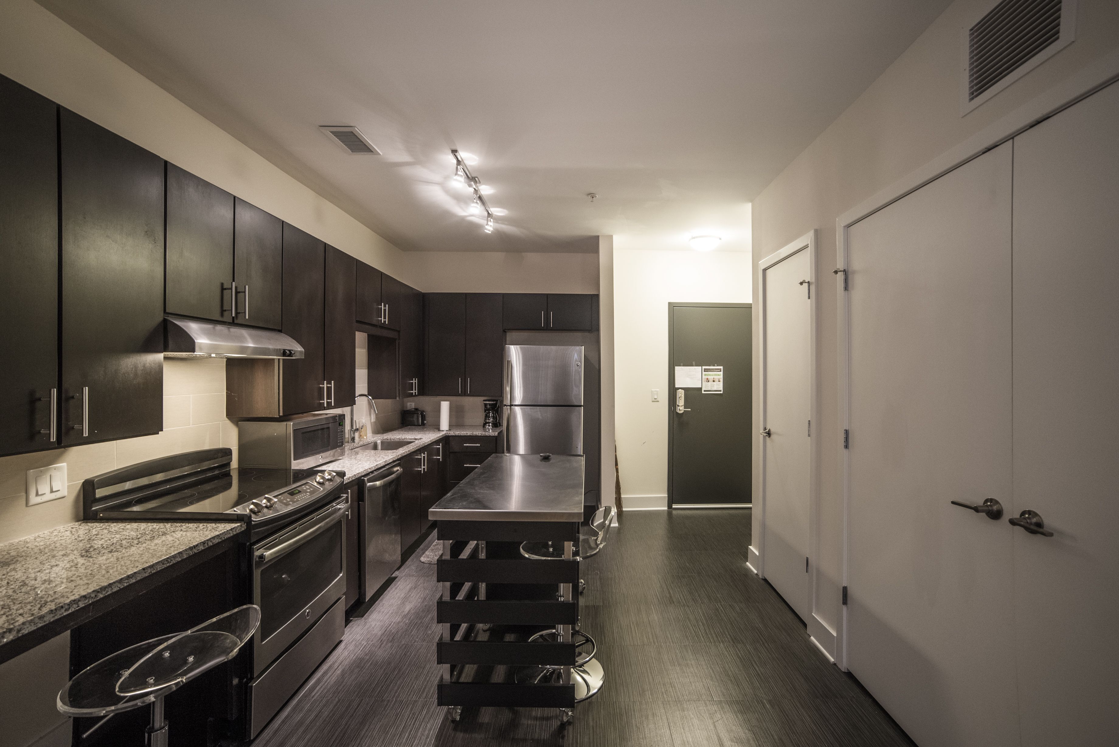 Deluxe Apartment, 1 Queen Bed, Accessible | Private kitchen | Fridge, microwave, oven, stovetop