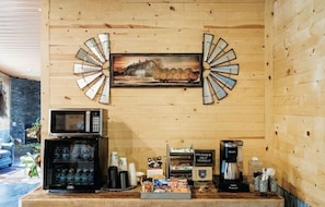 Bar (on property) - Big Horse Inn and Suites (Lewistown)