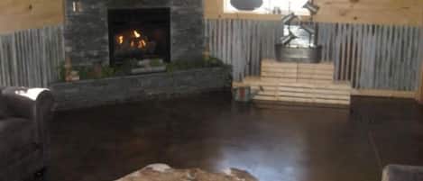 Standard Double Room, Ensuite (ADA King Standard) | Miscellaneous