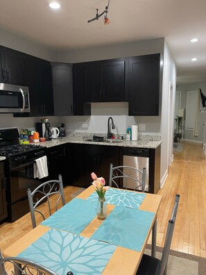 Fridge, microwave, oven, stovetop - LOGAN SQUARE: Chic, Comfy 1st Floor 2 BDRM APT! Parking Incld! (Chicago)