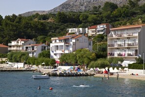 Aerial view - Spacious 110 m2 apt with terrace and garden, just 30m from the beach  (Podstrana)
