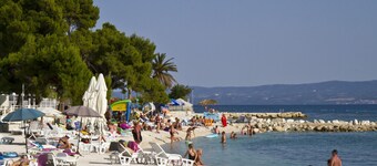 Spacious 110 m2 apt with terrace and garden, just 30m from the beach 