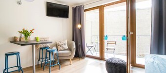 𝑫𝒆𝒔𝒊𝒈𝒏 𝒔𝒕𝒖𝒅𝒊𝒐 w/Patio, 10 min to Centre, 10 years of experience