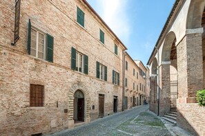 Exterior - Living in an ancient palace in the historic village of Mondavio (Mondavio)