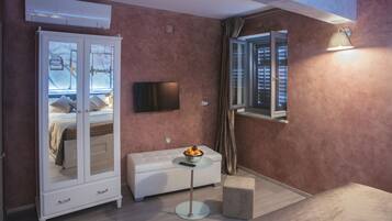 Design-Doppelzimmer | Hochwertige Bettwaren, Schreibtisch, schallisolierte Zimmer