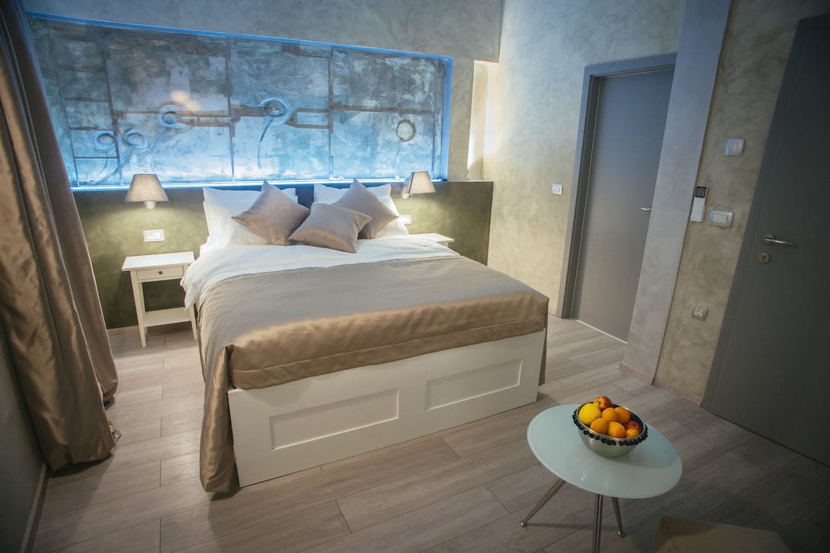 Design Double Room, Sea View | Premium bedding, desk, soundproofing, free WiFi