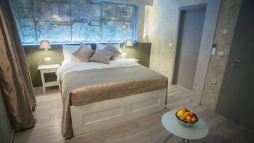 Quarto casal design, vista para o mar | Roupas de cama premium, escrivaninha, quartos à prova de som