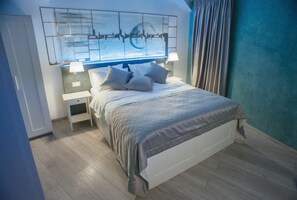 Design tweepersoonskamer, uitzicht op zee | Luxe beddengoed, een bureau, geluiddichte muren, gratis wifi
