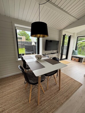 Dining - Cozy cottage 50 m from Beach (Stege)