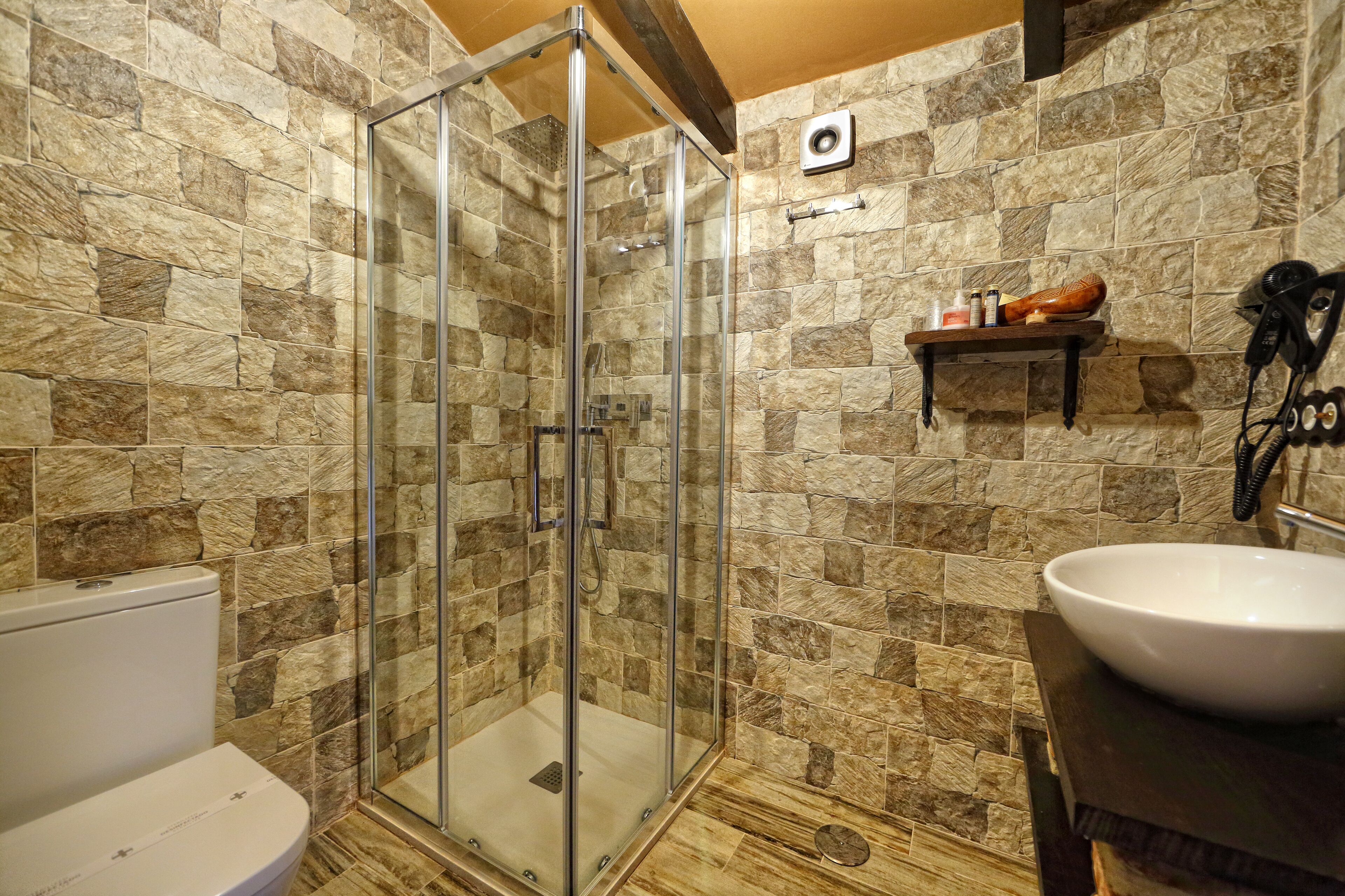 double room, mountain view | bathroom | shower, rainfall showerhead, free toiletries, hair dryer