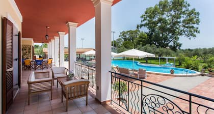 Villa de lujo con piscina privada, pista de tenis y viñedos | Villa Anastasia