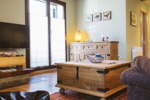 Télévision, cheminée