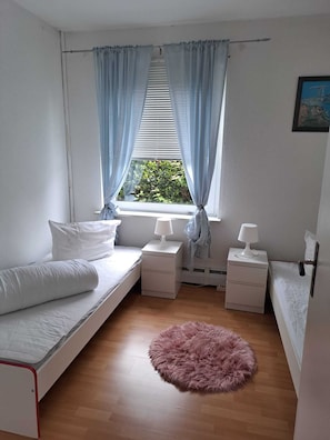 4 bedrooms, iron/ironing board, free WiFi
