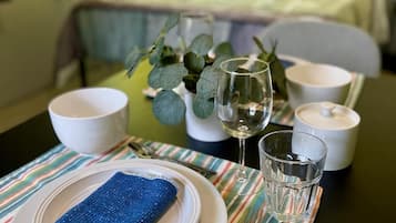 Iron/ironing board, free WiFi, bed sheets