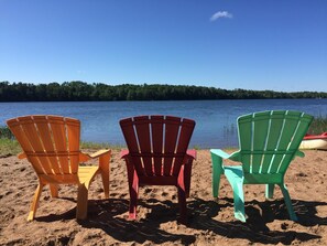 Accommodatie ligt op het strand, ligstoelen