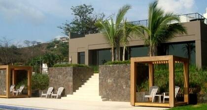 Get Away Now!!! 2200 sqft Luxury Condo Tamarindo