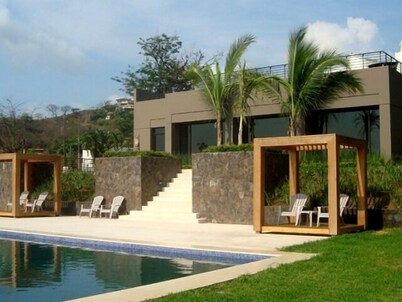 Get Away Now!!!  2200 sqft Luxury Condo Tamarindo